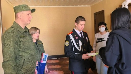 Руководитель СК по Брянской области навестил пострадавшую при теракте девочку