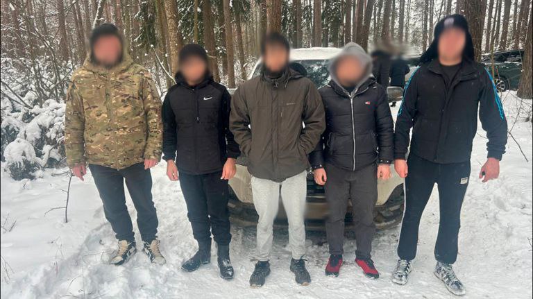 В Брянске задержали пытавшихся наводнить город наркотиками троих мигрантов