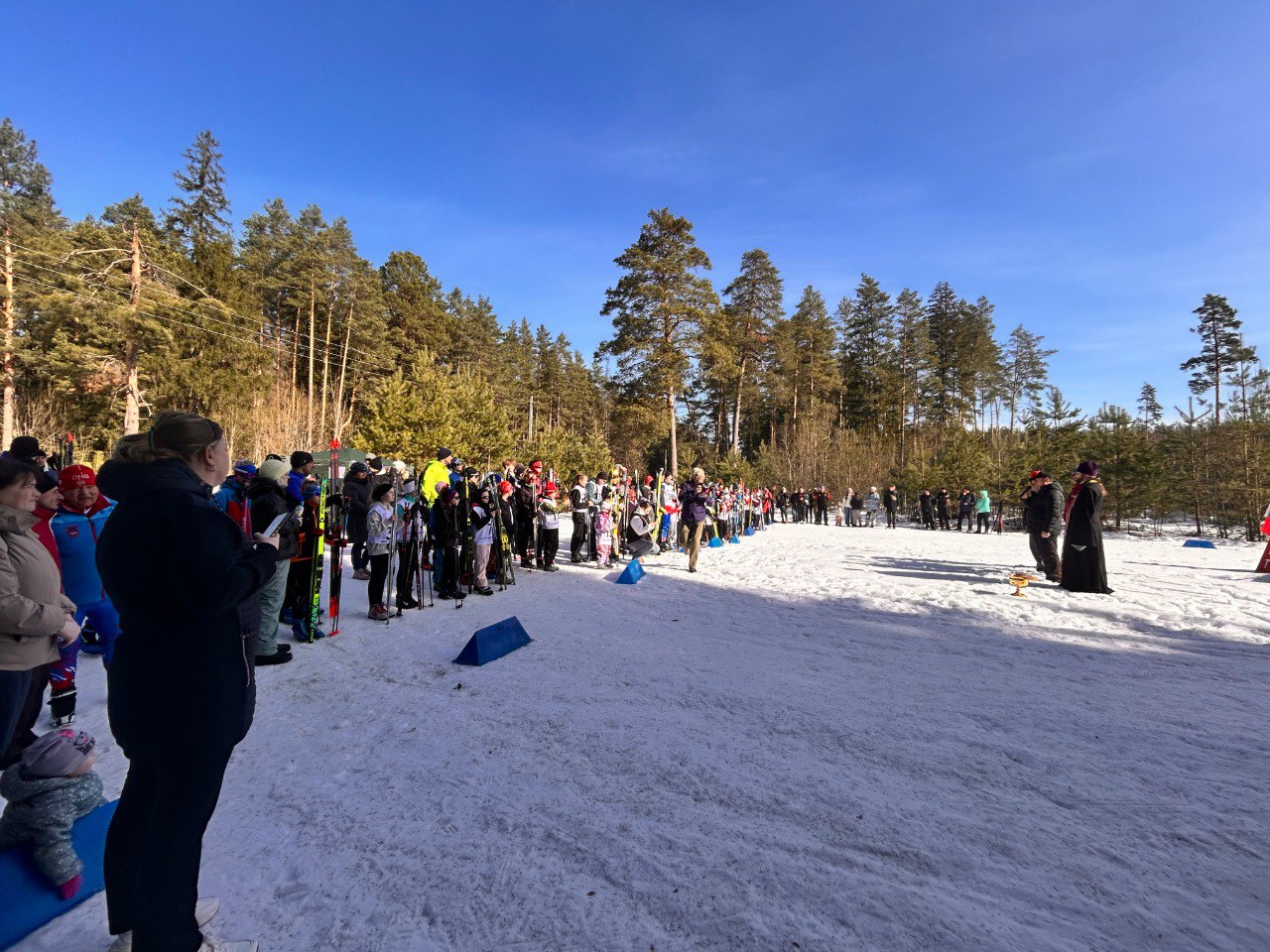 В городе Дятьково закрыли зимний лыжный сезон массовыми соревнованиями