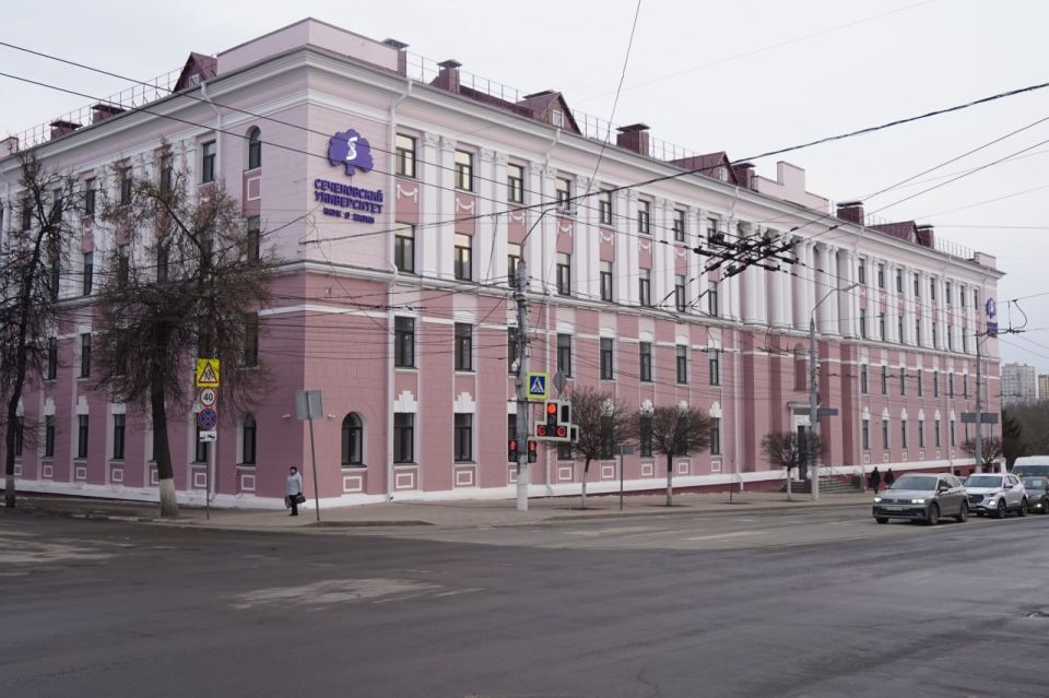 Александр Богомаз ознакомился с ходом реконструкции филиала Сеченовского университета в Брянске