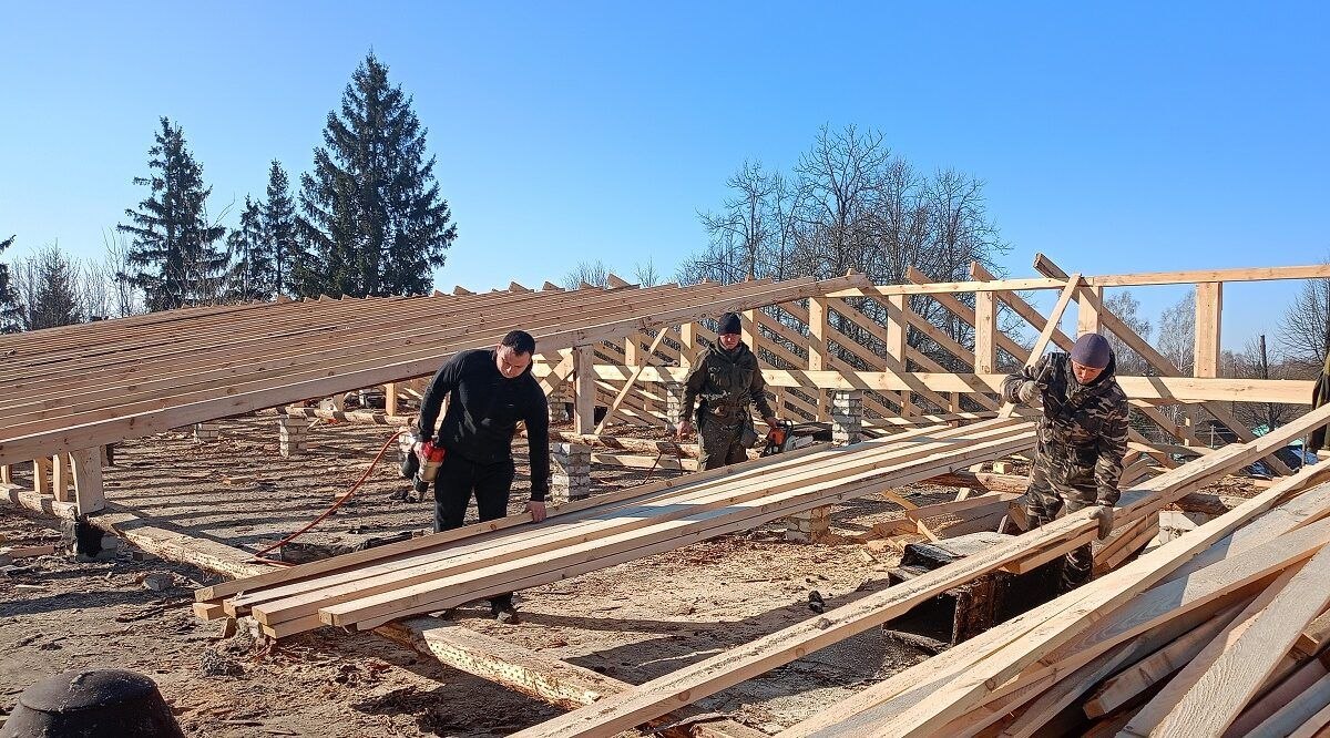 В Гордеевском районе приступили к работам текущего ремонта кровли