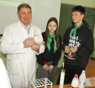 Ученики агротехнологических классов погрузились в мир молока, от фермы до готовой продукции