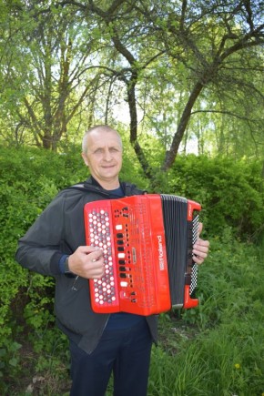 Аккомпаниатор Сачковичского дома культуры Владимир Викторович Рожденный вошел в число победителей областного конкурса и удостоен звания «Лучший работник культуры Брянской области»