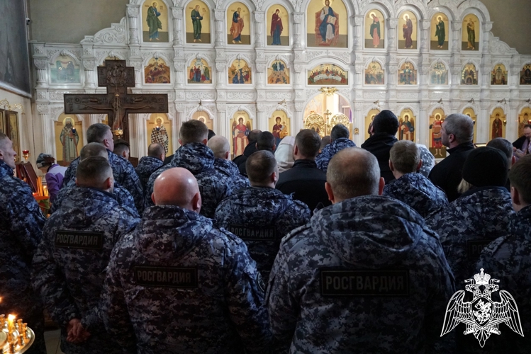 Брянские росгвардейцы пришли на праздничное богослужение