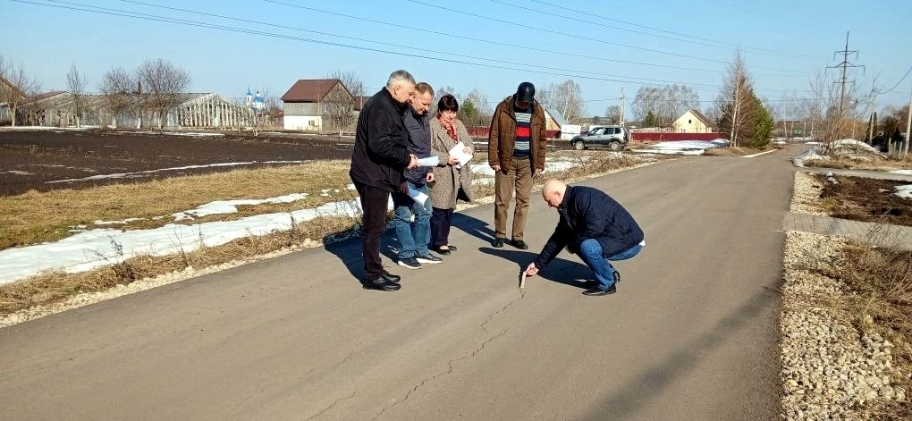 Контроль качества дорог: комиссионный объезд в Глинищевском поселении
