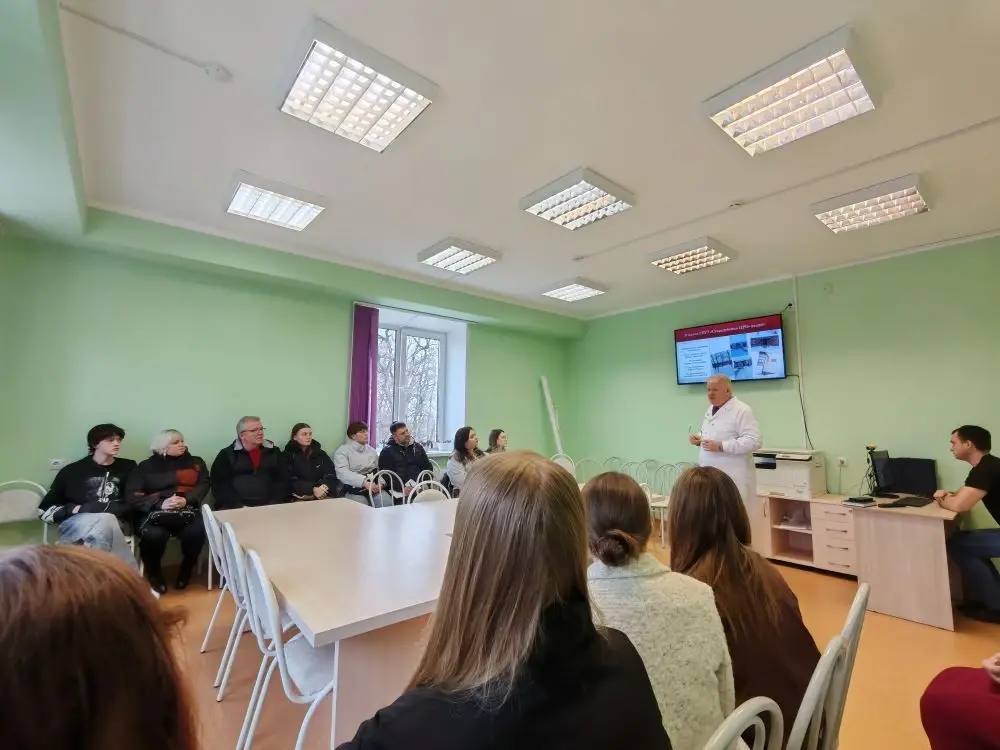 26 марта 2026 года в ГБУЗ "Стародубская ЦРБ" состоялась профориентационная встреча обучающихся округа, планируюших поступление в медицинские ВУЗы, с главным врачом Задорожным Владимиром Олеговичем