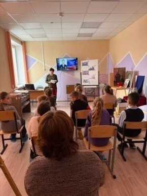 Преподаватели ДШИ Панасова Е.В. ( п. Выгоничи) и Ищенко А.В. (с. Кокино) провели с учащимися Час патриотизма "Наши Герои!"