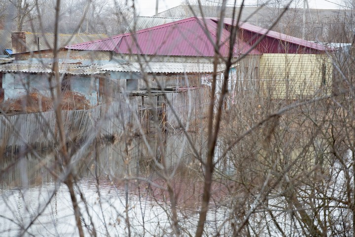 Паводок в Брянской области подошел к домам