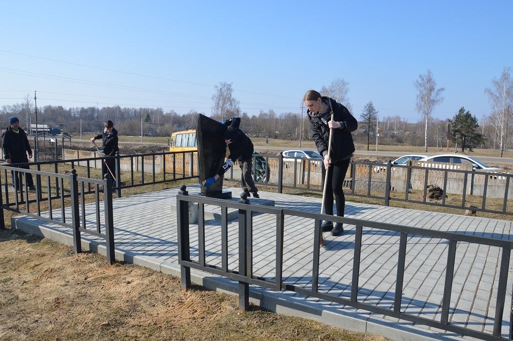 В Гордеевском районе прошел первый весенний субботник
