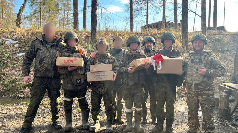 Брянские священники передали солдатам продукты и средства гигиены