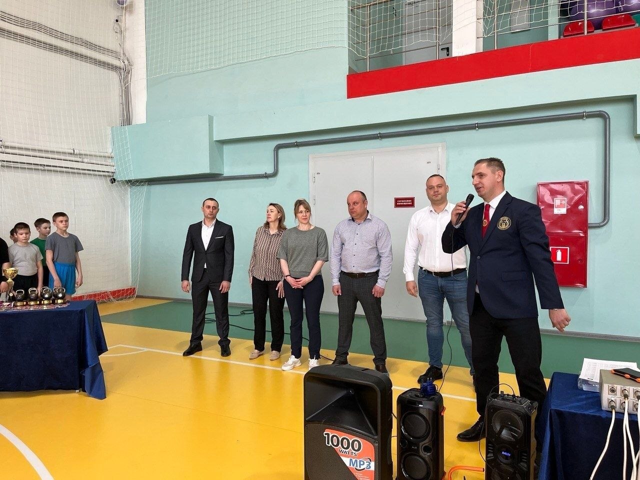 В Выгоничском районе стартовал турнир по гиревому спорту