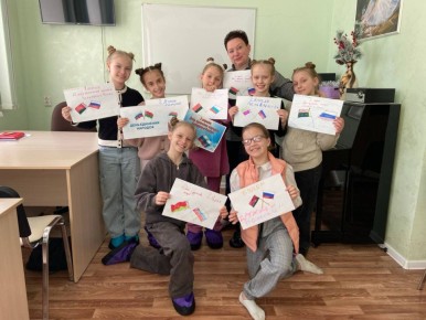 30 марта 2026 года в 3 «а» классе Детской хореографической школы города Брянска под руководством Ольги Игоревны Хачатуровой состоялся тематический классный час, посвященный Дню единения народов Беларуси и России