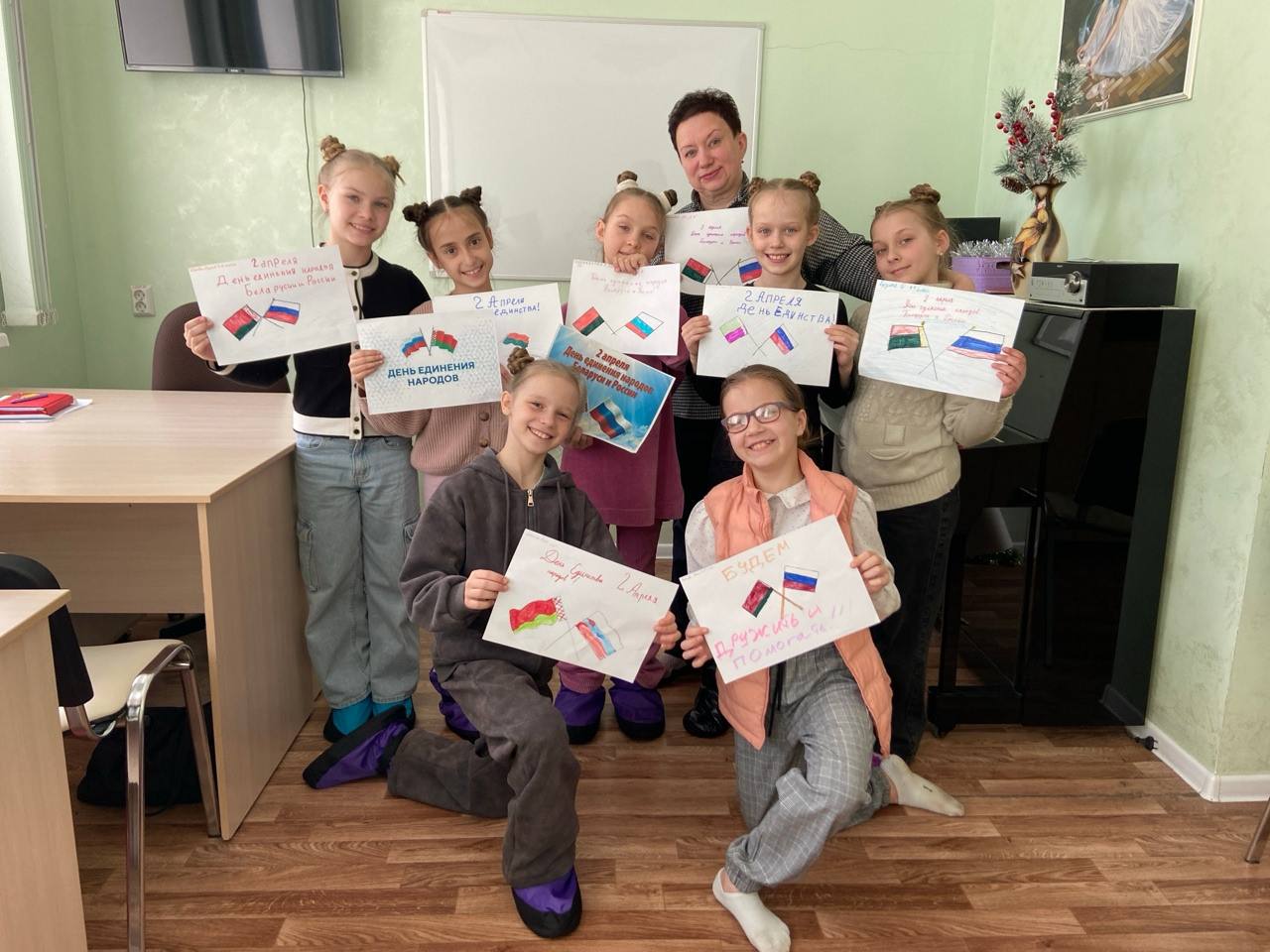 30 марта 2026 года в 3 «а» классе Детской хореографической школы города Брянска под руководством Ольги Игоревны Хачатуровой состоялся тематический классный час, посвященный Дню единения народов Беларуси и России