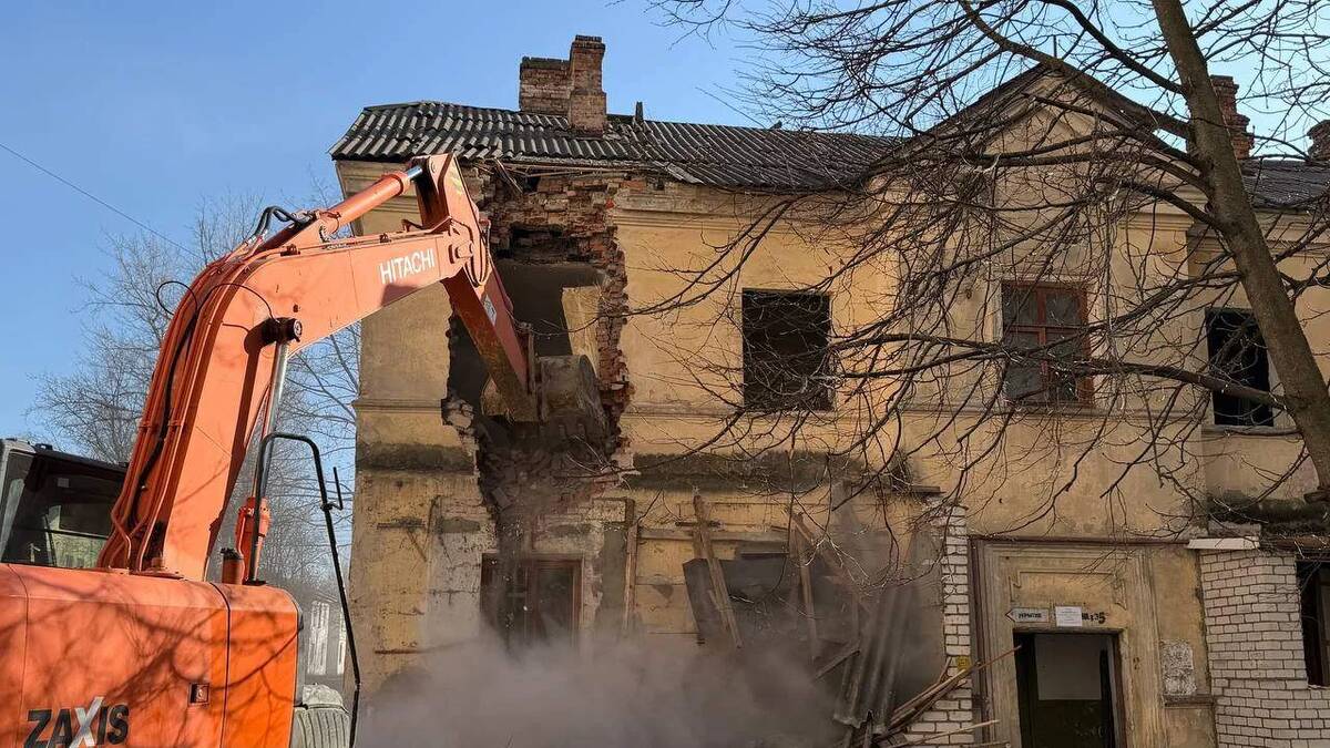 В Володарском районе Брянска снесли аварийную двухэтажку