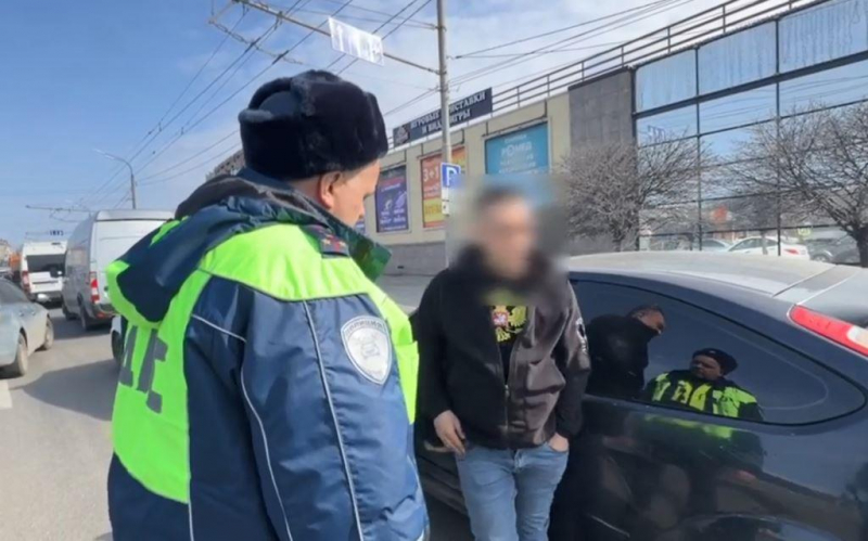 В Брянске сотрудники полиции отстранили от управления нетрезвого водителя