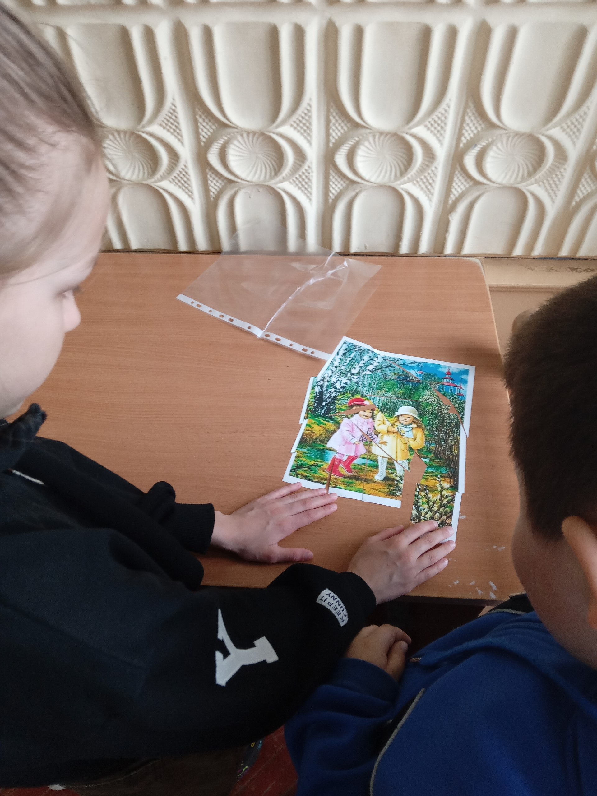 1 апреля гостями библиотеки №8 стали ребята 2а и 2б классов СОШ №8. Для них была проведена игровая программа «Весенний калейдоскоп»