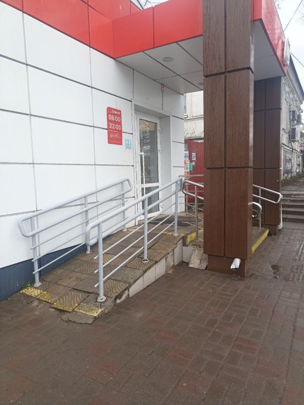 Администрацией Стародубского муниципального округа продолжается контроль за состоянием внешнего вида торговых зданий, а также входных групп (крыльцо, ступени, пандусы)