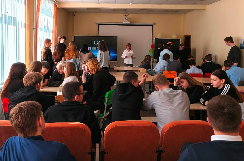 В средней общеобразовательной школе №3 города Суража прошла увлекательная интеллектуальная игра "Квиз", посвященная актуальной и важной теме – "Неформальная занятость"