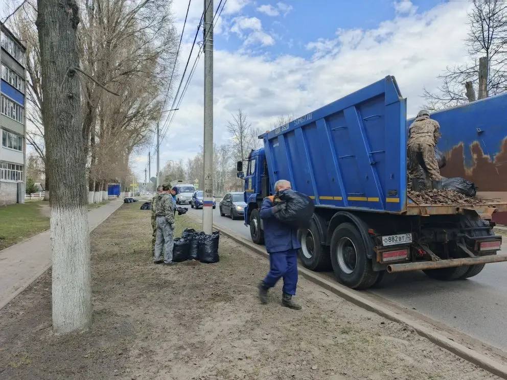 3 апреля наш город преобразился благодаря весеннему субботнику! Жители, а также сотрудники предприятий и организаций дружно вышли на уборку, чтобы сделать наши улицы и парки чище и уютнее после долгой зимы