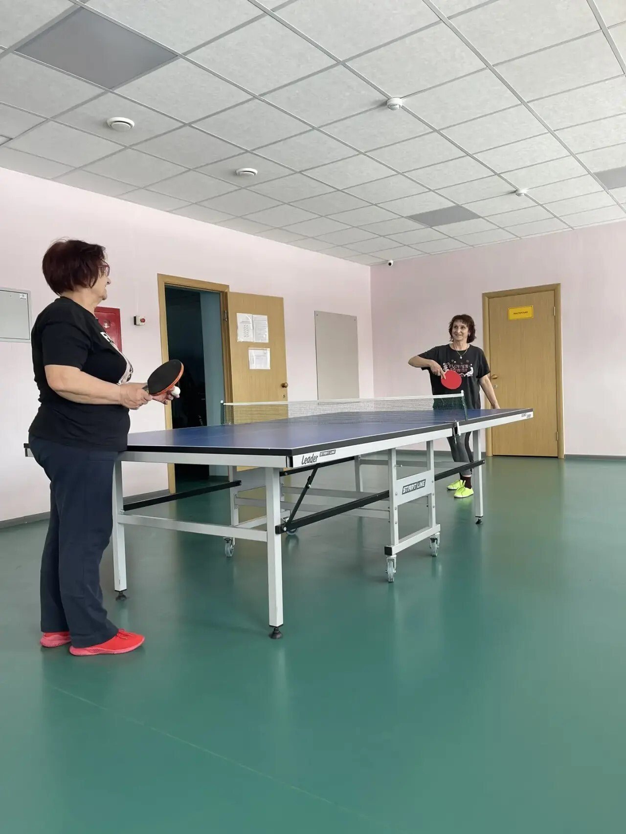 Члены клуба «Активное долголетие» Комаричского КЦСОН активно занимаются в ФОКе