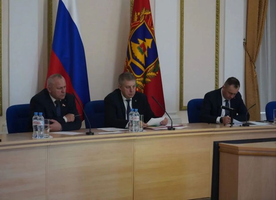 Александр Богомаз: На оперативном совещании обсудили, как ведутся весенние полевые работы в сельскохозяйственных предприятиях области