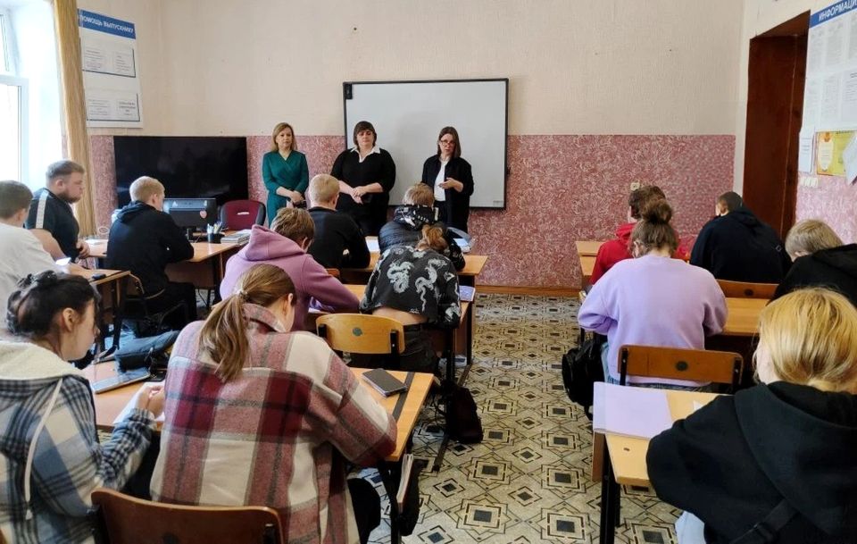 Специалисты Центра занятости Суражского района провели профориентационную встречу со студентами Суражского промышленно-аграрного техникума