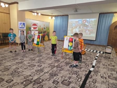 В Брянске автоинспекторы провели для дошколят акцию «Наша безопасная дорога»