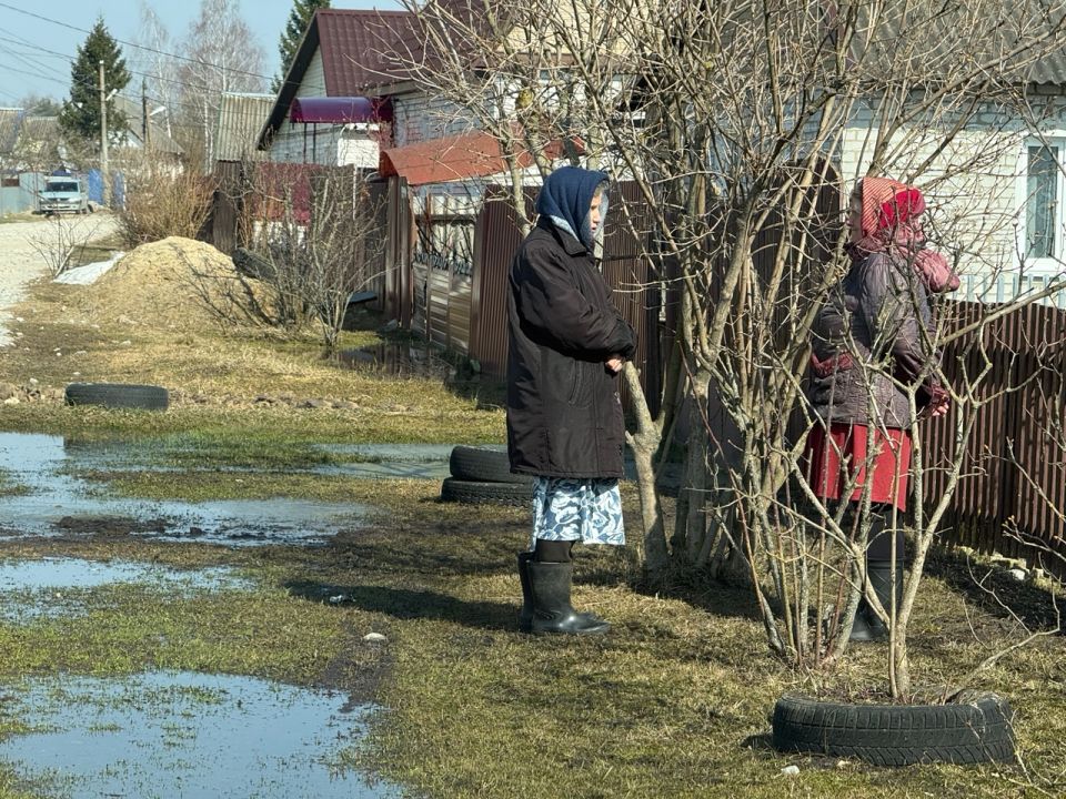 Жителей улицы Северной в Карачеве затопило после ремонта дороги
