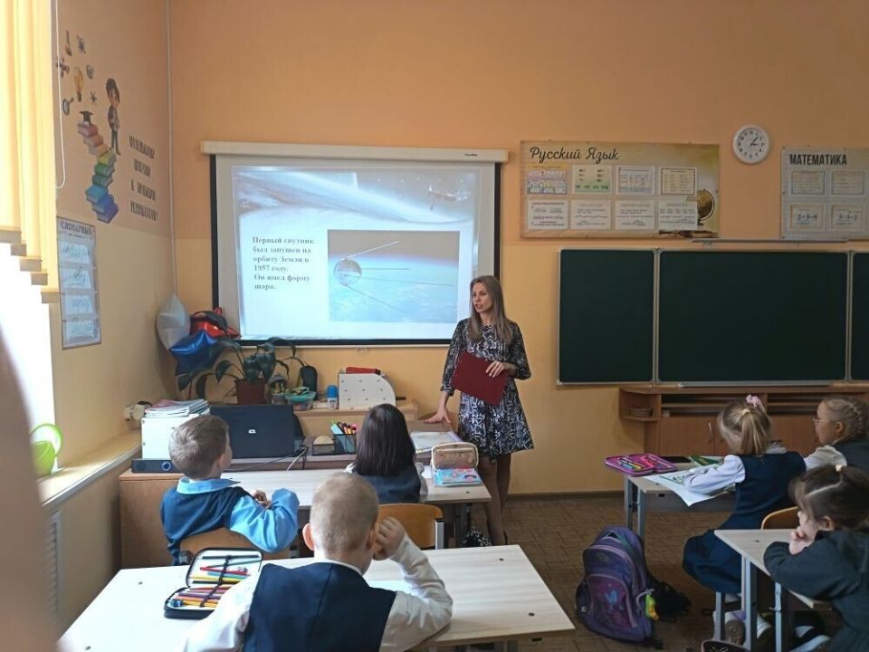 12 ������ 1961 ���� �� ���� ��� ���������� ��������� ����: � ��������� ����� ������� �� ������ ������ � ���� ����������� �������-������� ������� � ��������� �� ����� � ����������� ����, ��������-������� ����� ������������...