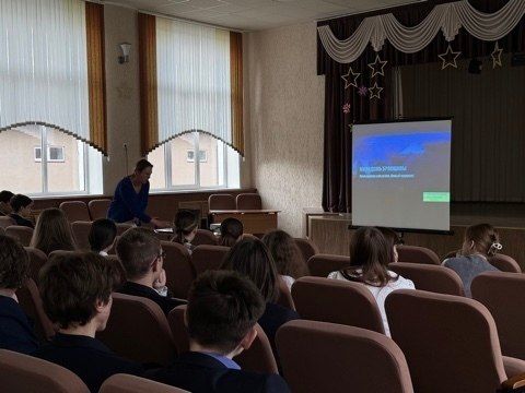 Сегодня, 8 апреля 2026 года, в МБОУ СОШ «Гимназия №1» им. Ю.А. Гагарина состоялась встреча для старшеклассников