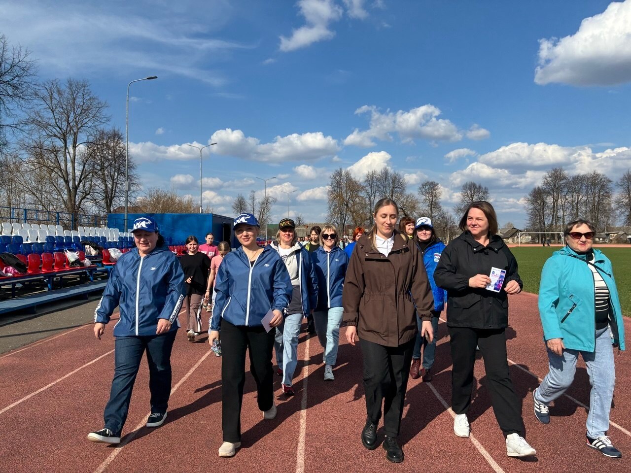 10 000 шагов к жизни: сотрудники отдела соцзащиты Дубровского района поддержали здоровый образ жизни