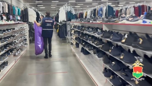 Трое мигрантов уличены в незаконном использовании чужих товарных знаков при продаже одежды в Брянске