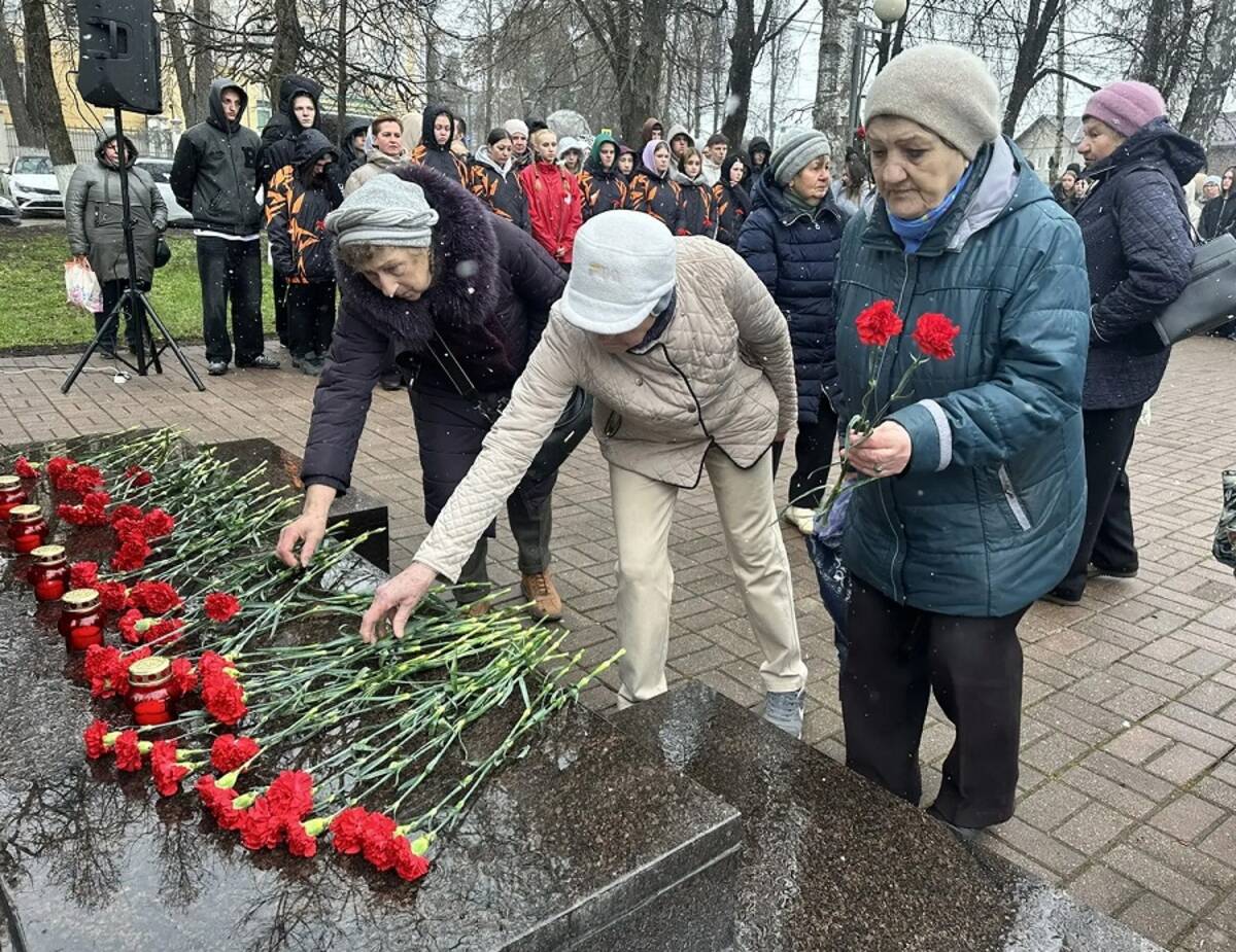 В Брянске в Лесных сараях почтили память узников фашистских концлагерей