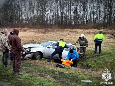 Спасатели и пожарные устранили последствия аварии на железнодорожном переезде под Почепом