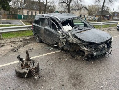 Водитель Opel вылетел на встречку под Брянском и врезался в фуру