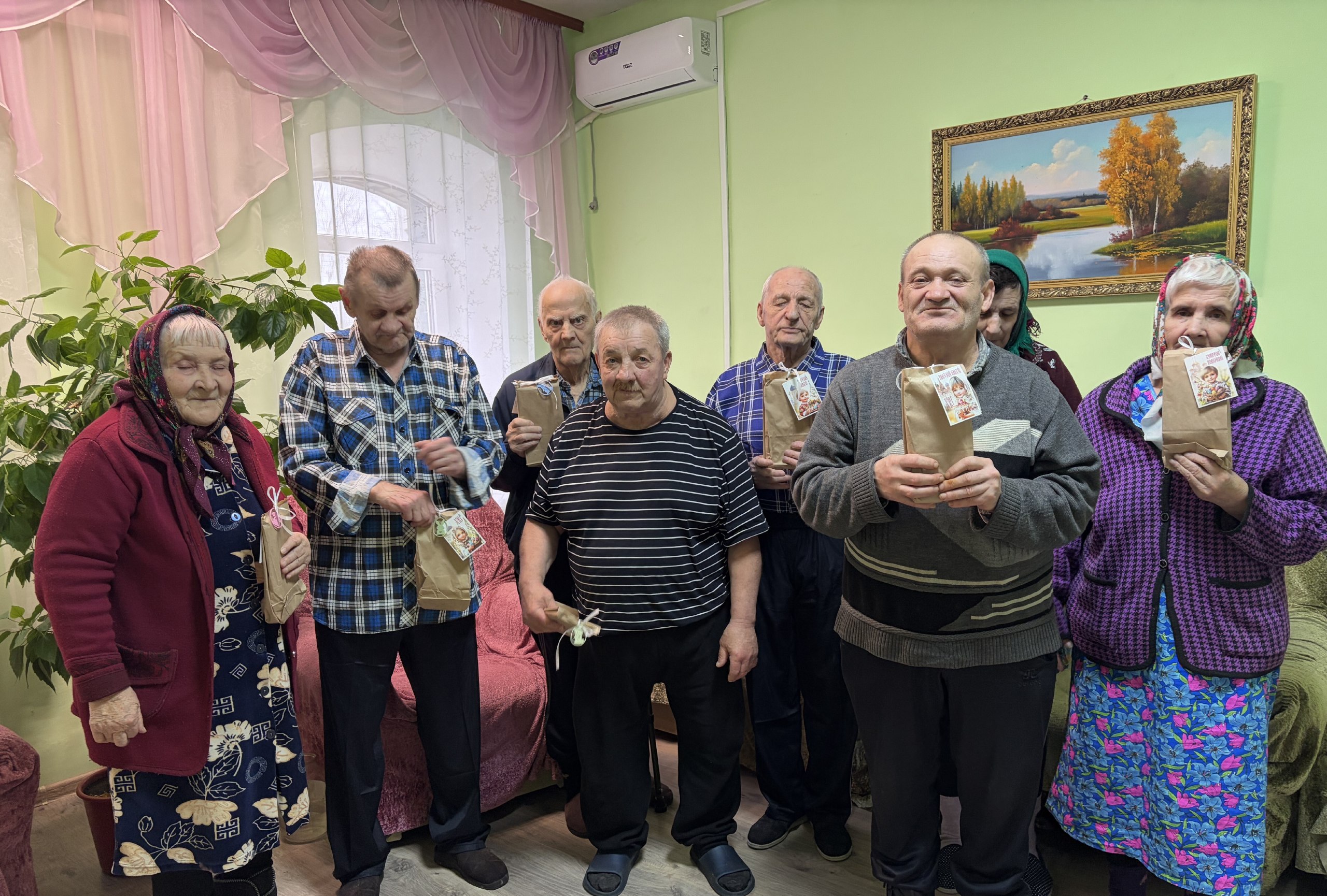 День Святой Пасхи. Праздники имеют особенное значение для всех людей, но особенно важны они для пожилых, проживающих в стационарном отделении временного проживания граждан пожилого возраста и инвалидов ГБУ КЦСОН...