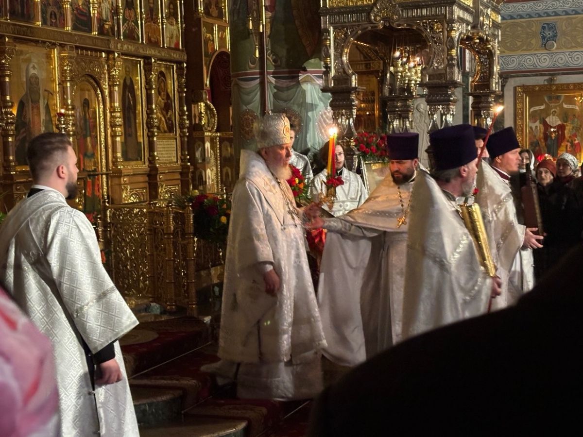 В Брянском кафедральном соборе прошло Пасхальное богослужение - фоторепортаж