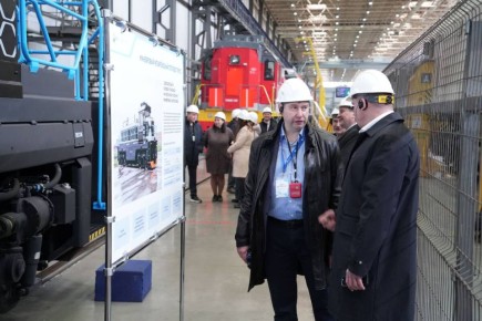 На БМЗ потенциальным заказчикам продемонстрировали инновационные тепловозы