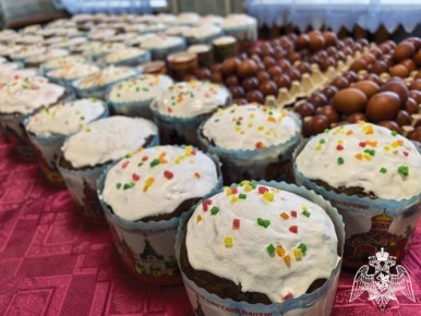 Повара Росгвардии из Брянска испекли пасхальные куличи для бойцов на приграничных территориях