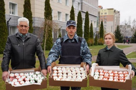 Брянские таможенники передали бойцам СВО пасхальные подарки