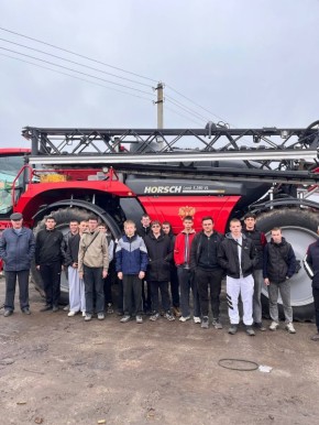 В рамках программы по организации системы профессиональной ориентации и маршрутизации обучающихся и выпускников центр занятости Комаричского района совместно с ГБПОУ "Комаричский механико-технологический техникум" ...