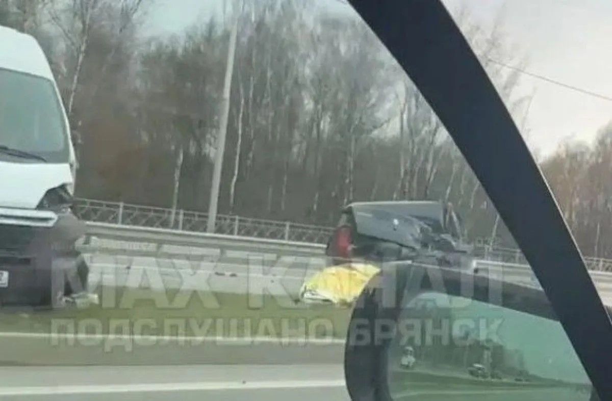 Два человека погибли в смертельной аварии на проспекте Героев в Брянске