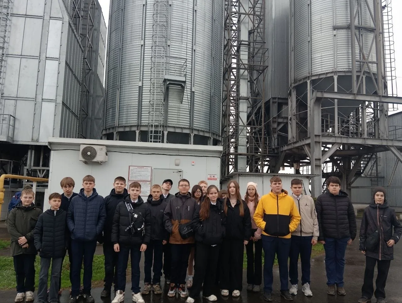 Экскурсия агротехкласса в агрохолдинг «Охотно» в Брянской области