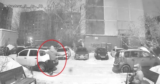 Брянские полицейские расследуют умышленное повреждение автомобиля