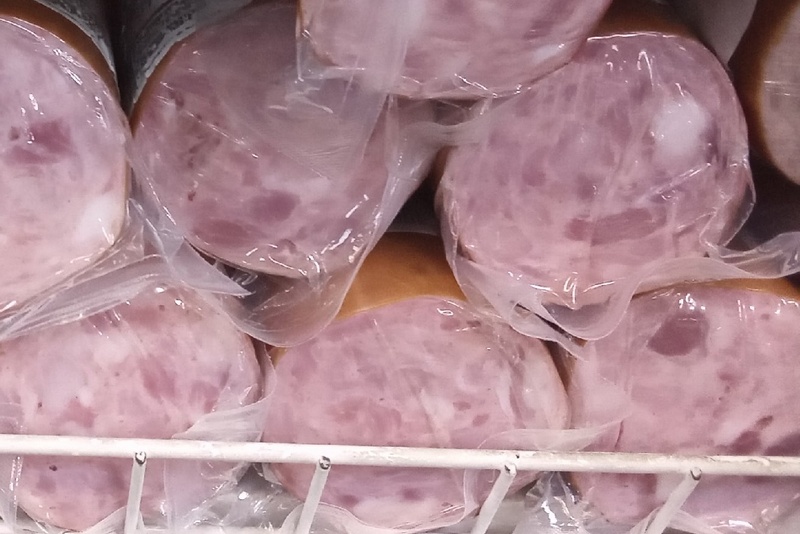 Голодный житель Брянска украл из магазина мясную продукцию