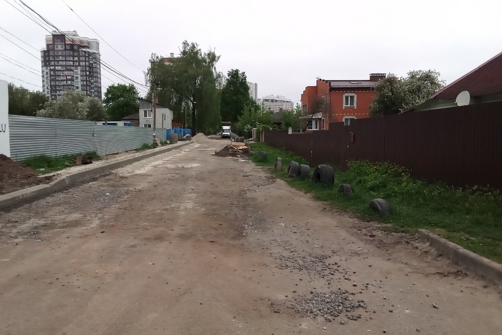 Убитую дорогу на улице Бондаренко в Брянске начали ремонтировать
