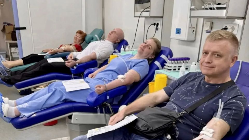 Мобильная станция переливания крови приняла доноров в Белых Берегах