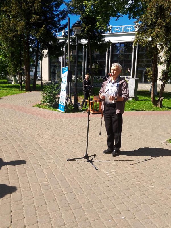 Поэты пришли на «Красную площадь»... прямо в Брянске