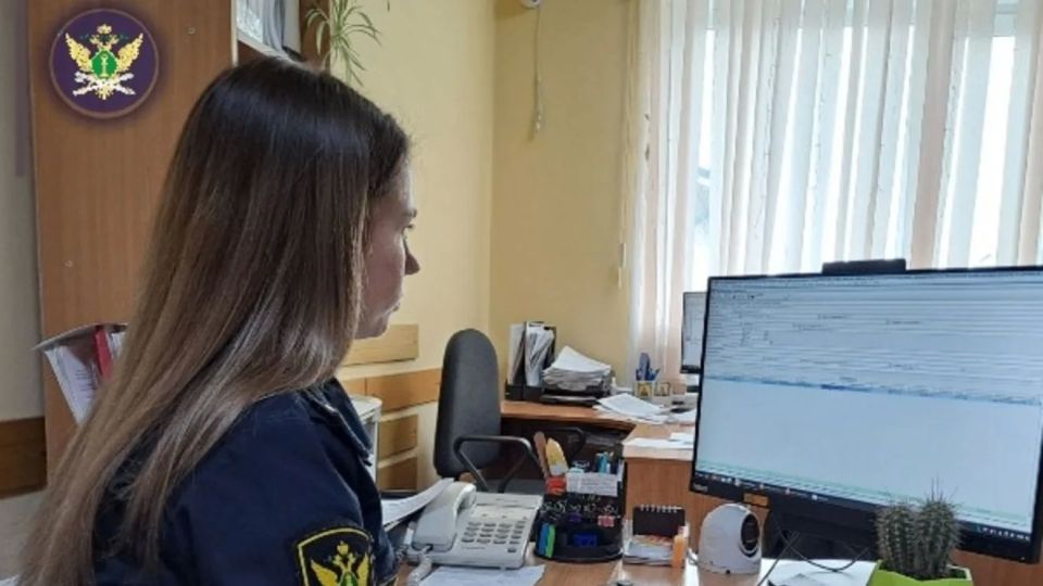 Судебные приставы взыскали расходы на обучение с железнодорожника