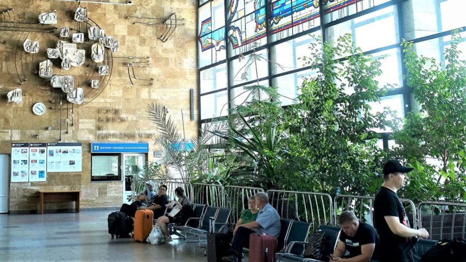 Брянские железнодорожники принимают меры для комфорта пассажиров в условиях жары